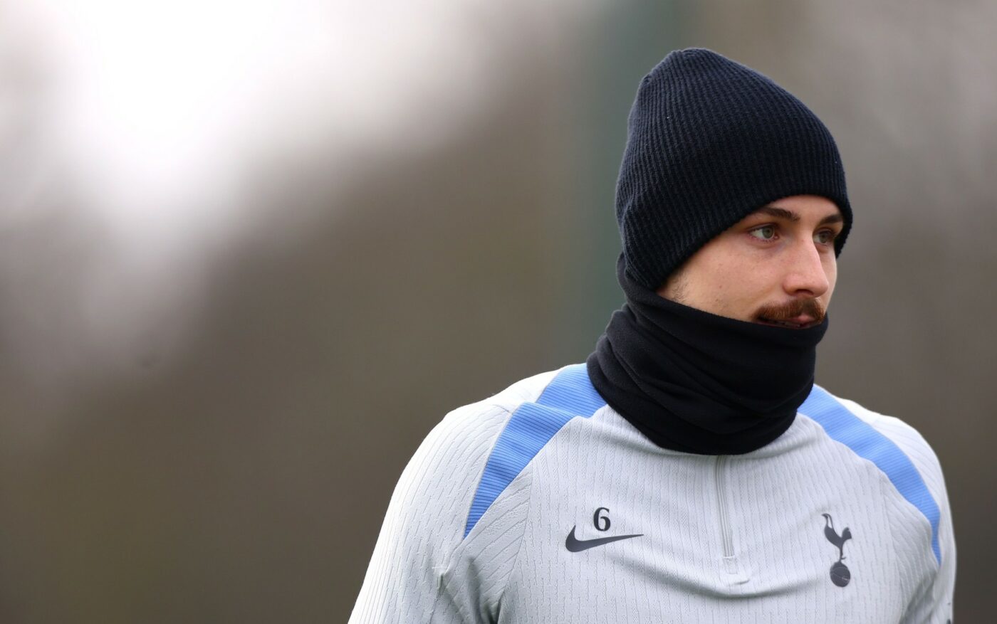 Se termină creditul pentru Radu Drăguşin, dacă nu pleacă la PSG. Postecoglou a dat vestea despre Van de Ven şi despre Romero