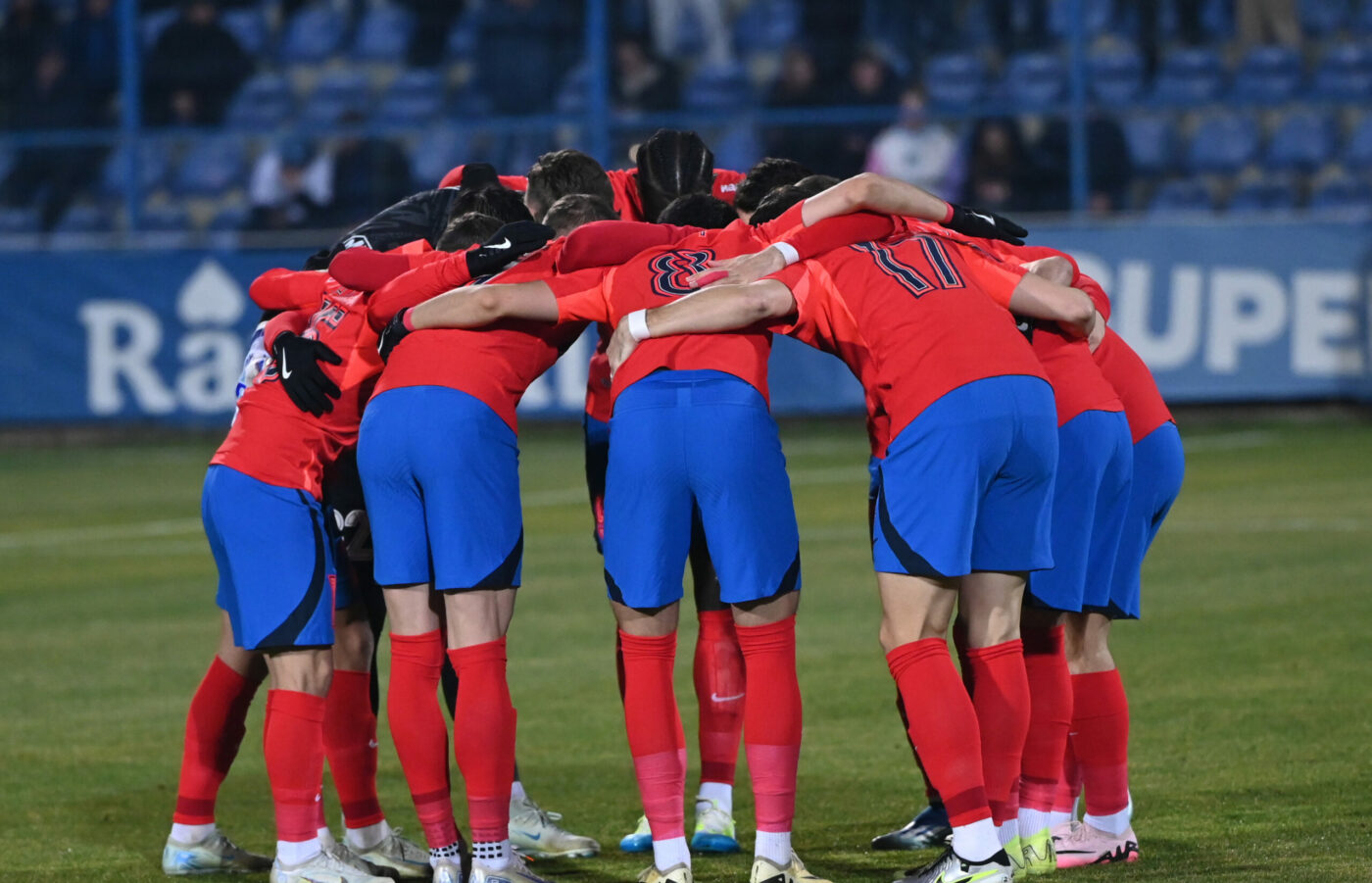 Semnal de alarmă important din vestiarul campioanei FCSB prin vocea jucătorului de încredere al lui Gigi Becali: „Asta e o mare problemă! Când să joace? Și, mai ales, unde?”. EXCLUSIV