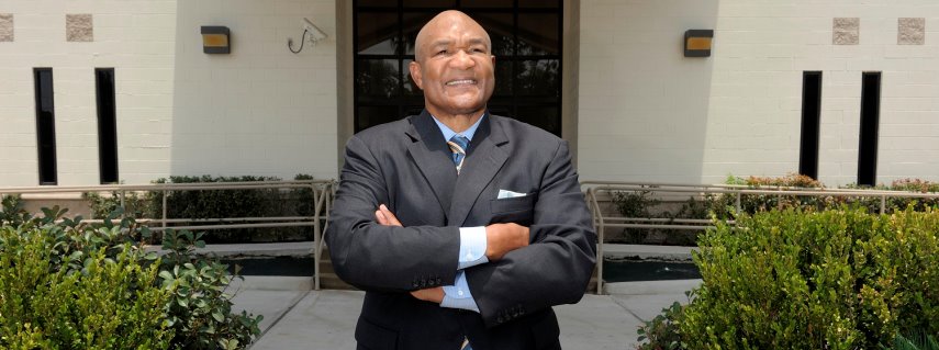 Singurul boxer de care i-a fost frică lui George Foreman. A recunoscut totul: „N-am vrut să mă bat cu el. Era prea tare şi mama n-a crescut proşti”