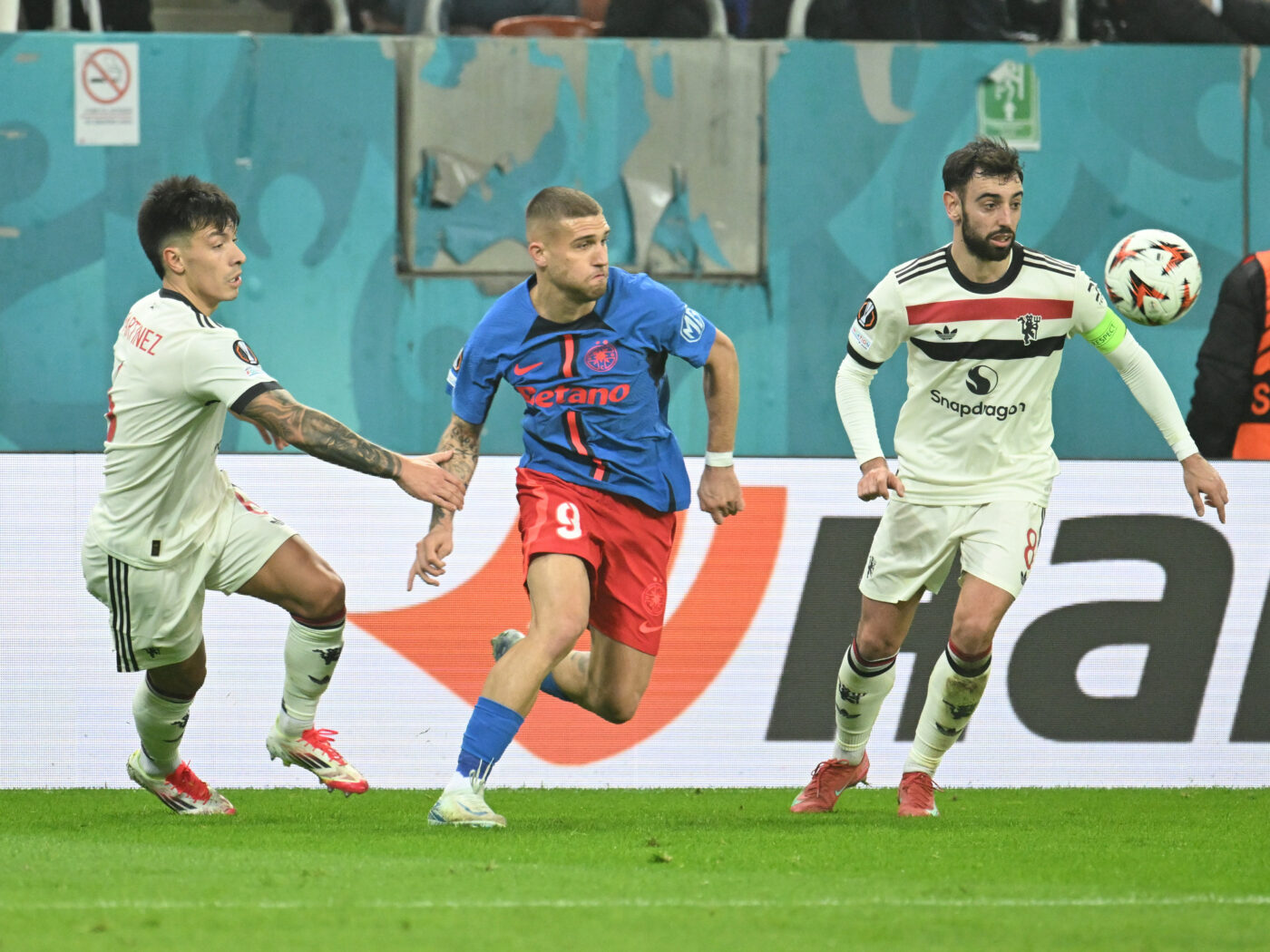 Şutul de 15.000.000 de euro! Daniel Bîrligea, execuție de Champions League: a zguduit transversala în FCSB – Manchester United