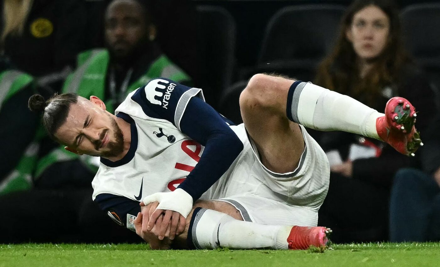 Tottenham a anunțat oficial ceea ce nimeni nu voia să audă despre Radu Drăguşin. Problema la genunchi îl scoate din echipă: „După 24 de meciuri consecutive”