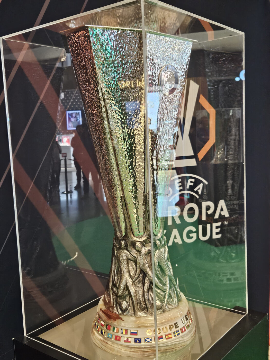 Trofeu-Europa-League-01-1050x1400.jpg