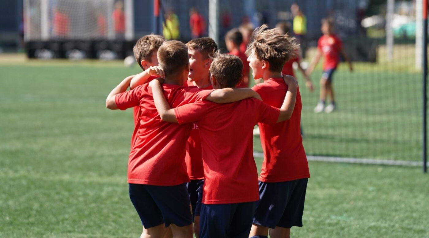 Un fotbalist român de 10 ani a fost chemat de FC Barcelona pentru a intra în La Masia. E primul jucător transferat de la Bucureşti