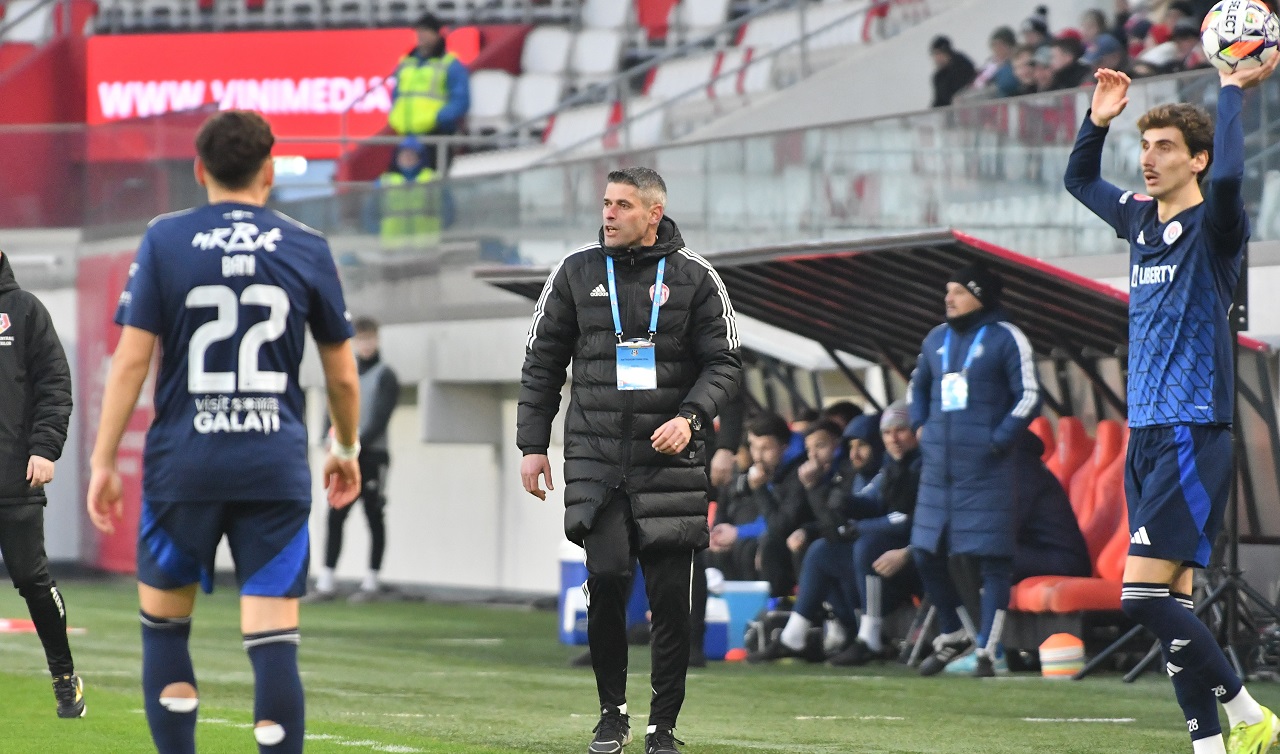 Valentin Suciu, generos cu fotbaliştii săi, după victoria cu Oțelul