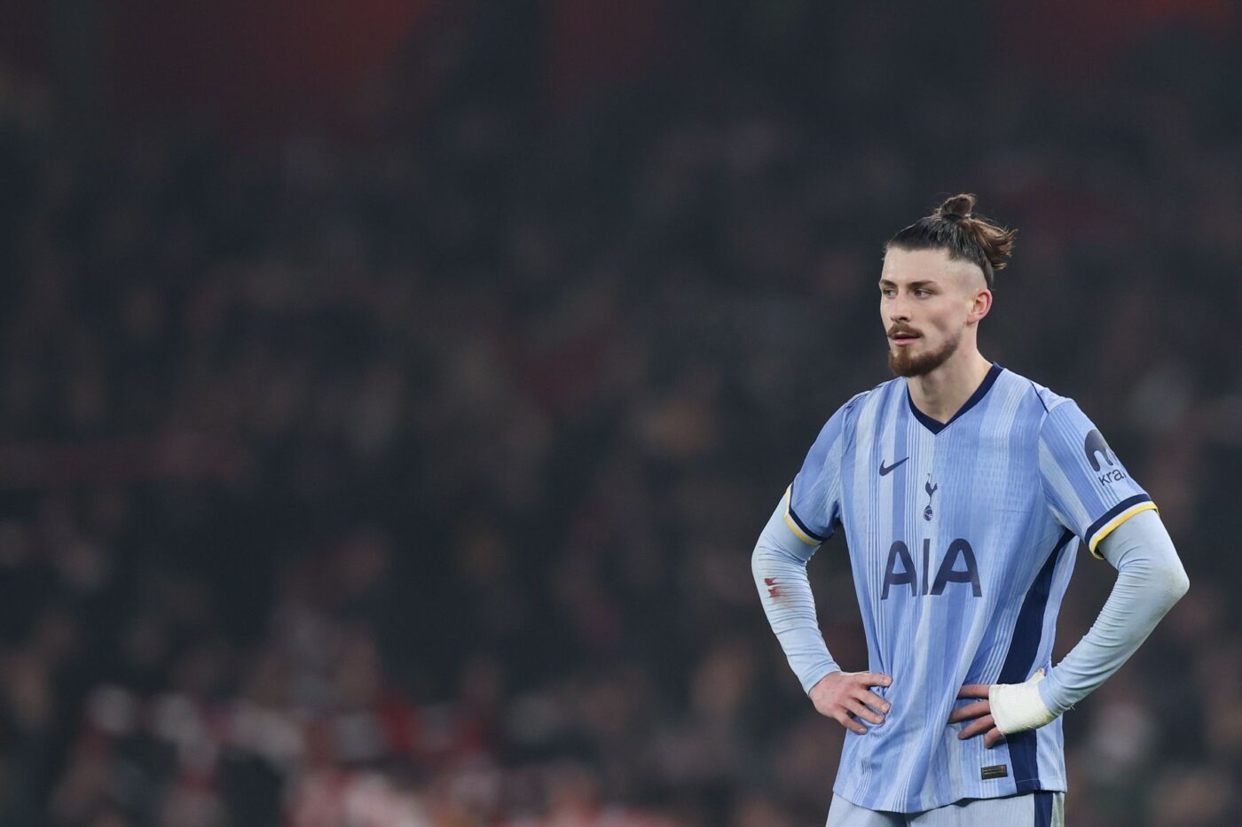Zgârcenia de la clubul lui Radu Drăguşin. Miliardarul Levy are cel mai mic buget de salarii din Premier League, raportat la venituri: 263.000.000 de euro versus 635.000.000