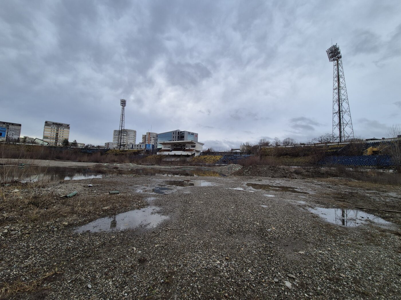 Stadionul Bacău: O Plagă Urbană ce Strigă după Ajutor! 2 ansamblu