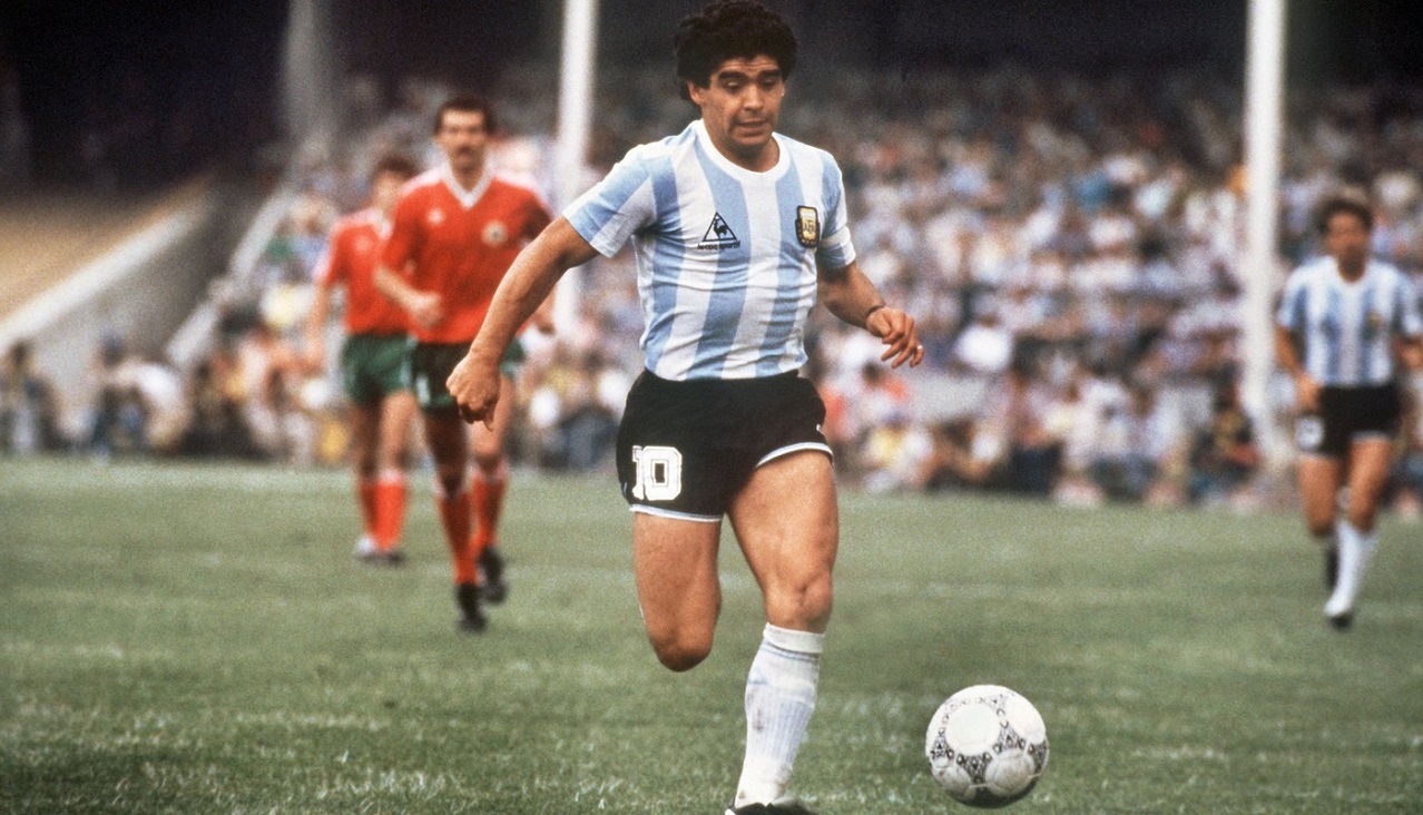 „Am vrut să-i sărut piciorul stâng”. Dezvăluirea uluitoare a fotbalistului din Generația de Aur despre momentul când l-a întâlnit pe Diego Maradona