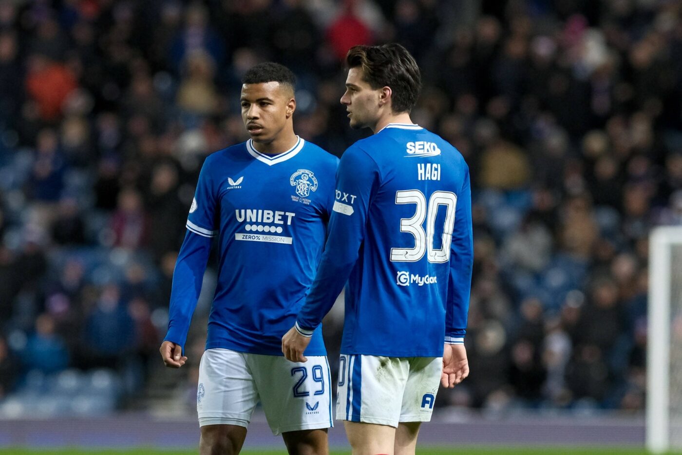 „Aşa ceva se găseşte greu în toată lumea”. Ianis Hagi, mentor pentru atacantul de la Rangers care a impresionat