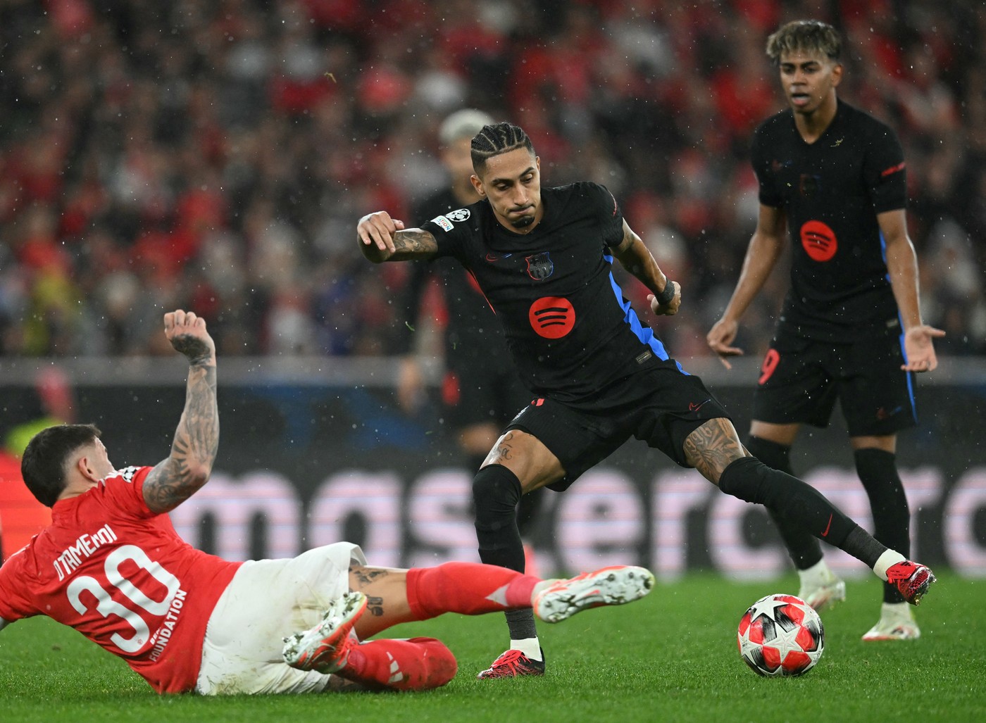 „Aşa gol nu am mai văzut”. Comentatorii români, uluiți de golul lui Raphinha, după o gafă incredibilă a portarului Benficăi