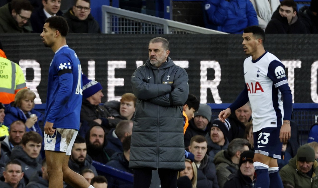 „De asta l-am scos pe Radu Drăgușin. Avem nevoie de transferuri urgente”. Ange Postecoglou nu s-a ascuns după eșecul cu Everton