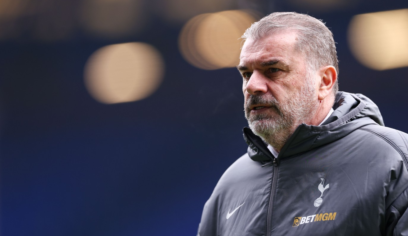 „Demisia! Dați-l afară pe Postecoglou”. Evoluția lui Radu Drăguşin și a colegilor din Everton – Tottenham a dezlănțuit iadul printre fanii lui Spurs
