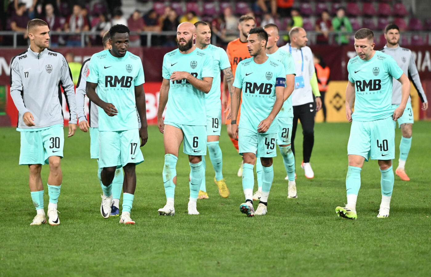 „Sunt probleme de vestiar și din afara lui. S-a întâmplat ceva”. Nelu Varga i-a reziliat contractul internaționalului român de la CFR Cluj și acum toți îl suspectează pe fotbalist
