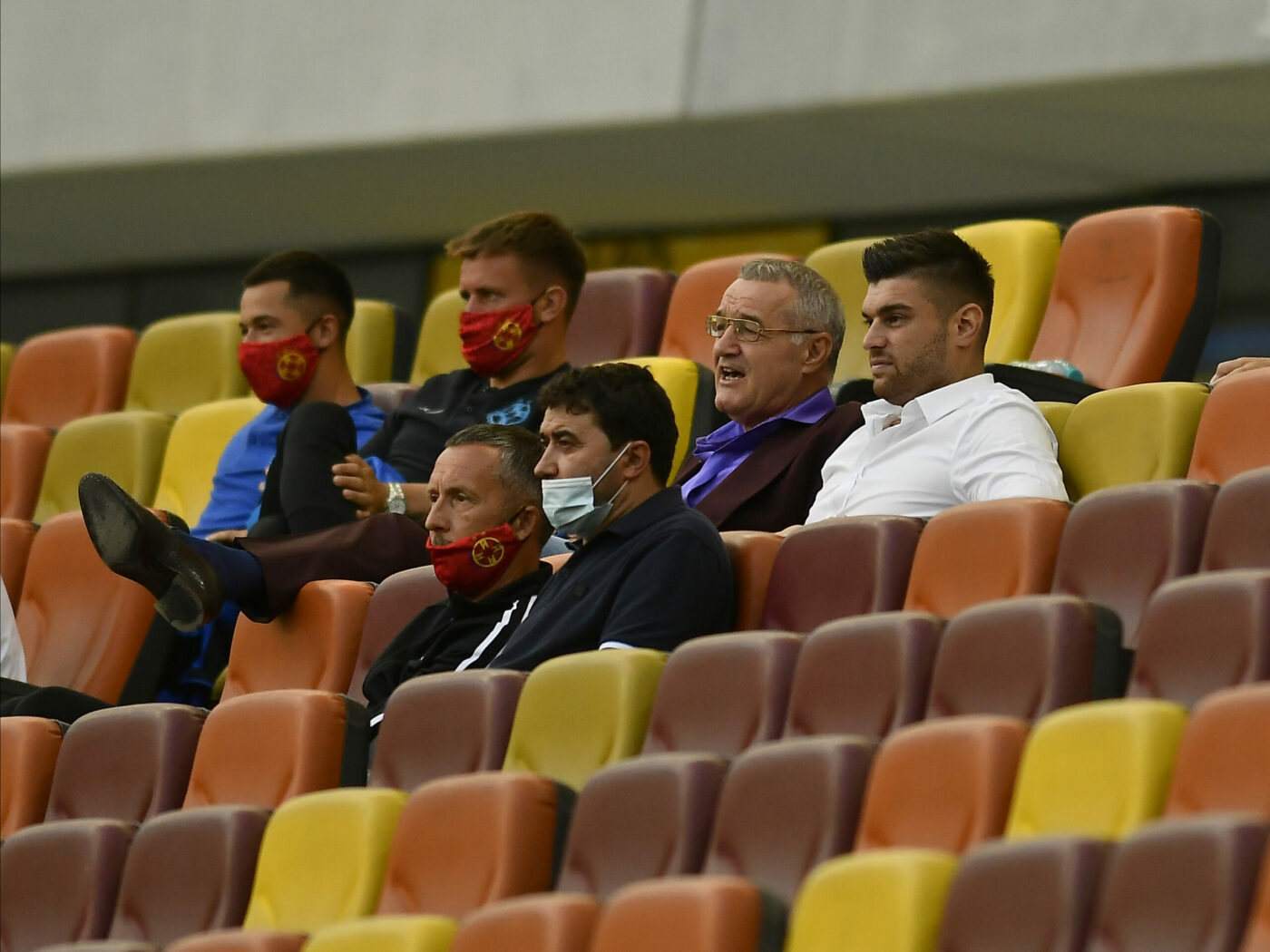 „Surdule, du-te în cameră”. Mâna dreaptă a lui Gigi Becali, prins cu două femei: „Era într-o garsonieră, cu două gagici”