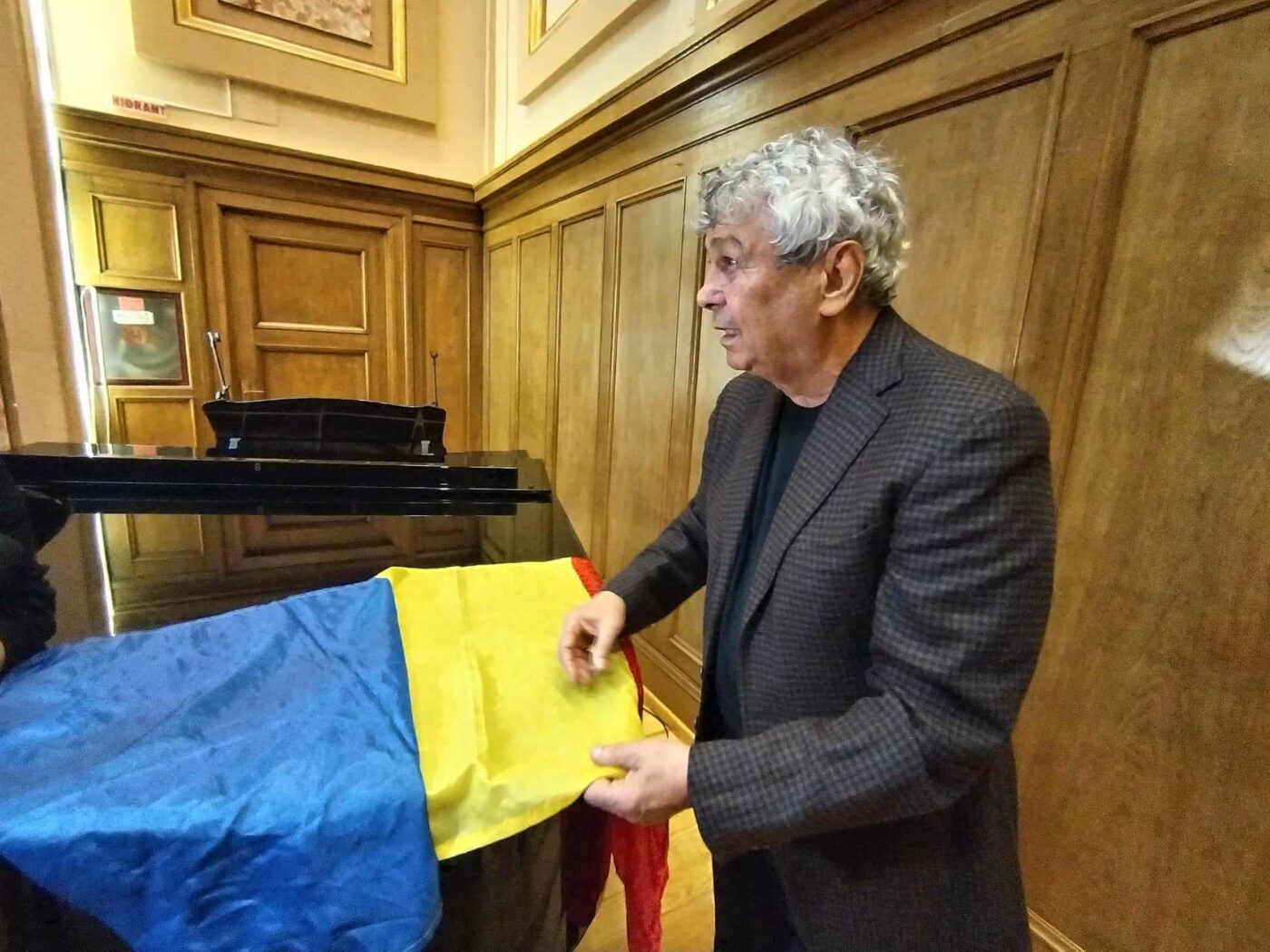 „Zici că e din piatră”. Cum l-a găsit pe Mircea Lucescu după operație