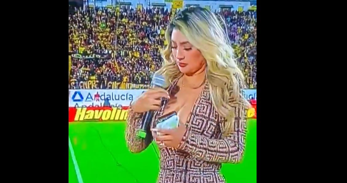 A apărut așa în fața a peste 20.000 de fani și a încins atmosfera. Reportera TV a atras atenția ultrașilor la partida de fotbal