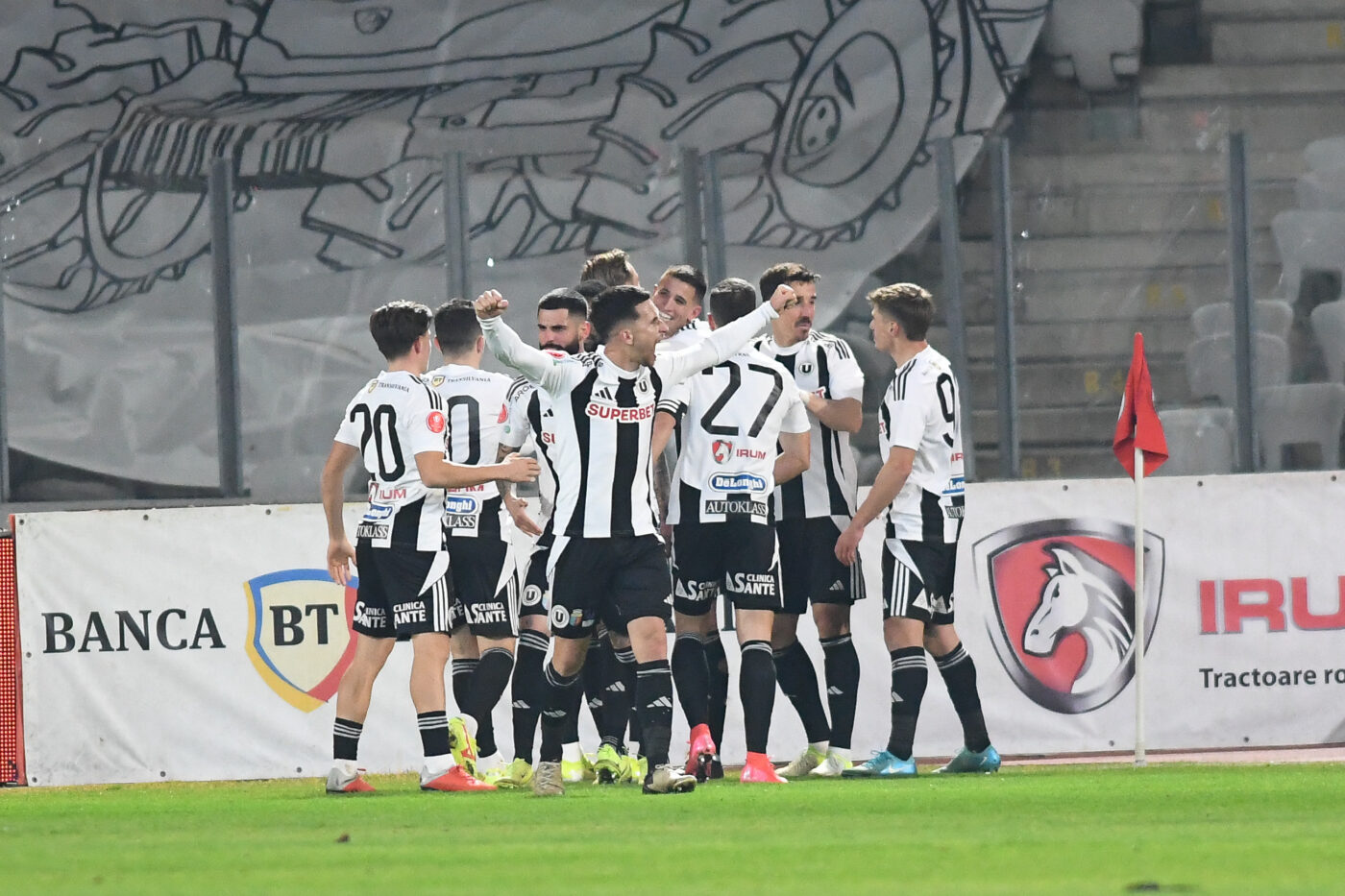 A cerut un salariu uriaş, imediat după U Cluj – Rapid 2-1. Dacă nu îl primeşte, fotbalistul pleacă!