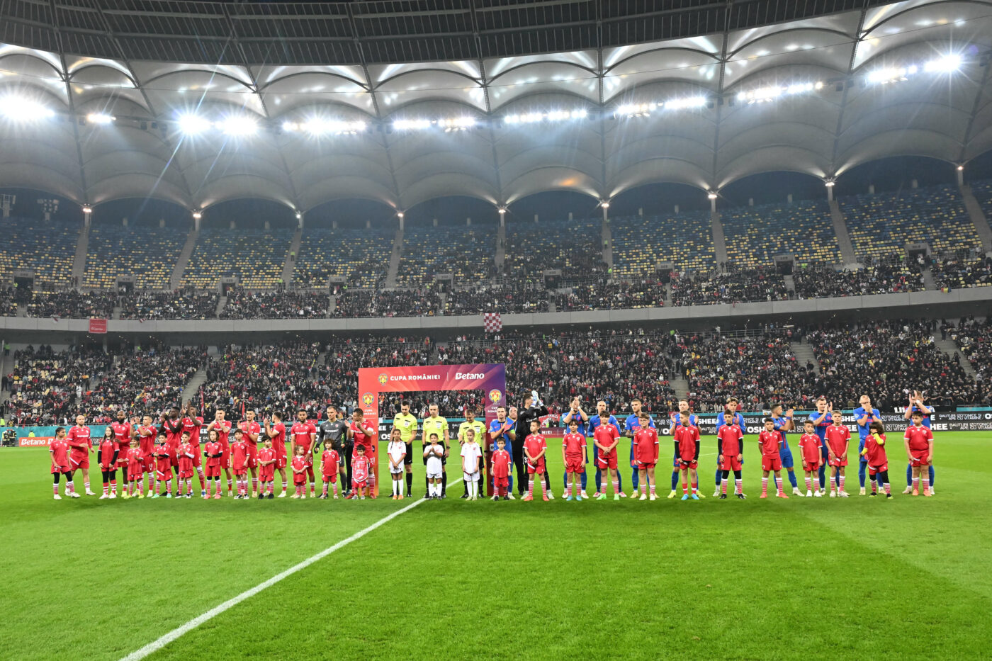 Alertă de ger cumplit la derby-ul FCSB – Dinamo. Meteorologii de la Accuweather anunță în Bucureşti una dintre cele mai friguroase nopți din ultimii ani, cu temperaturi de -14 grade Celsius
