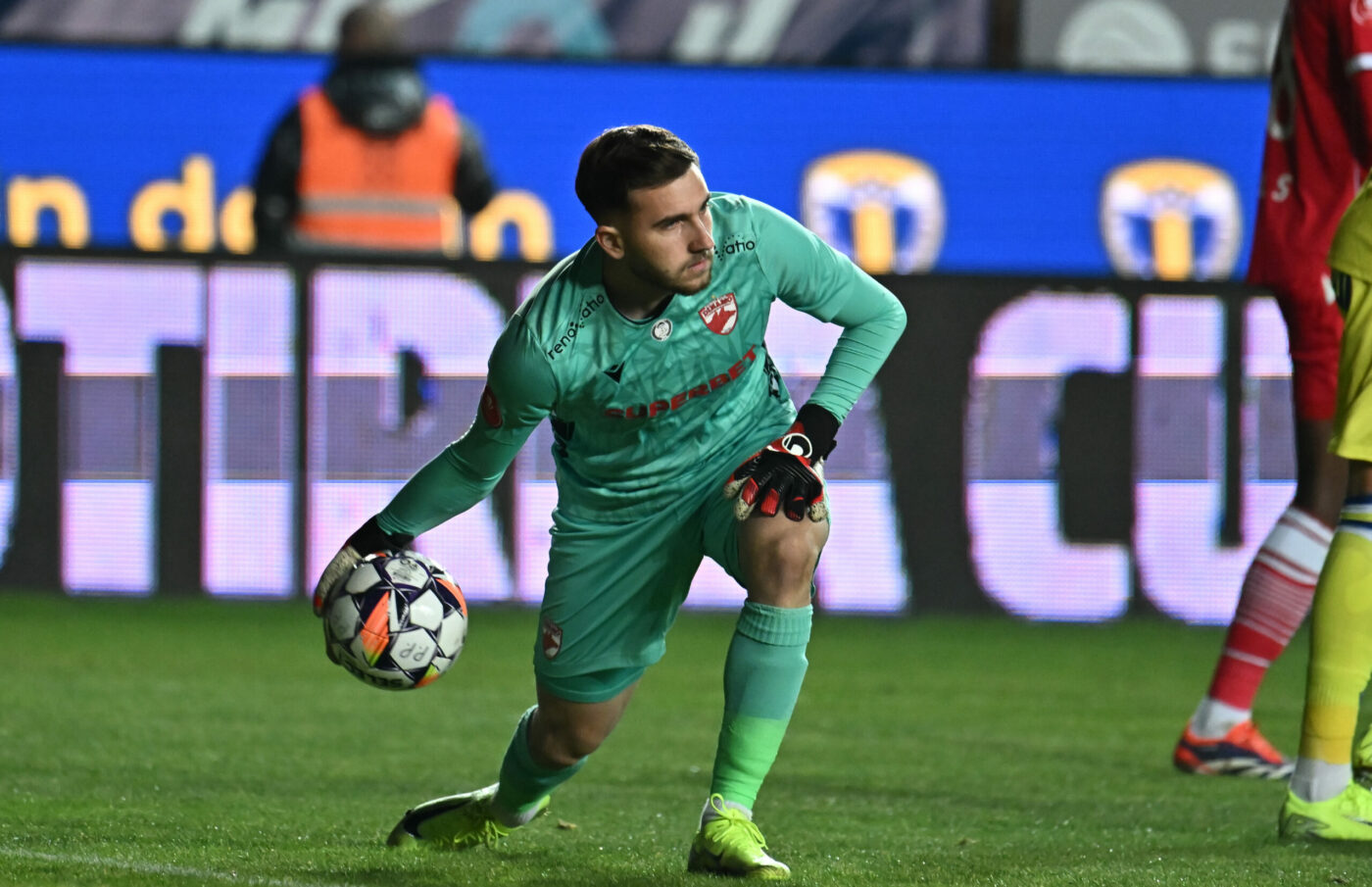 Alexandru Roșca, fotbalistul care face senzație în poarta „câinilor”, a dezvăluit ce echipă susținea în copilărie: „Când mă uitam la Steaua – Dinamo…”
