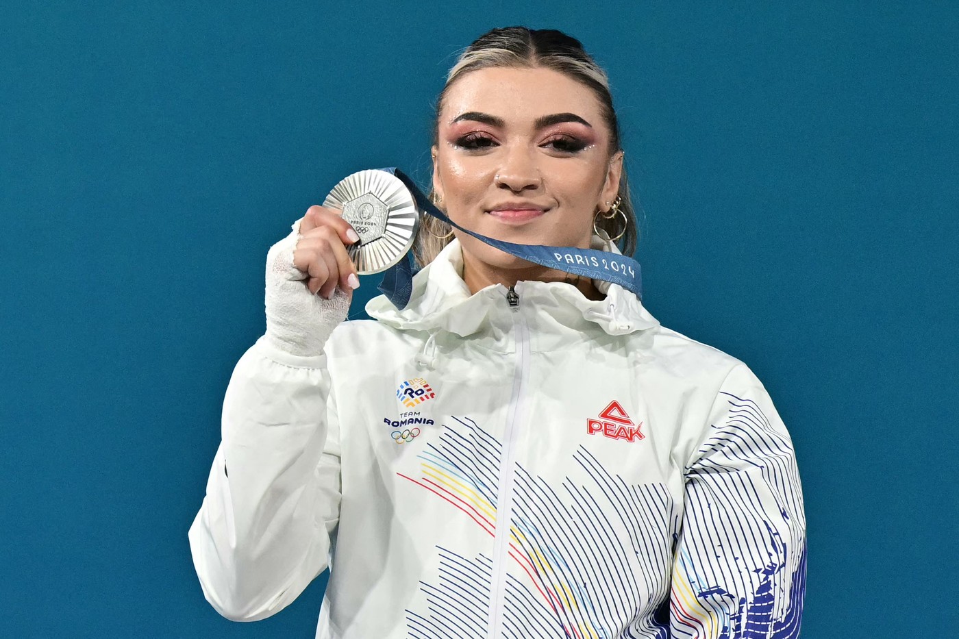 Apariție incendiară pentru vicecampioana olimipică Valentina Cambei. Şi-a arătat tatuajele şi piercing-ul dintr-o zonă delicată