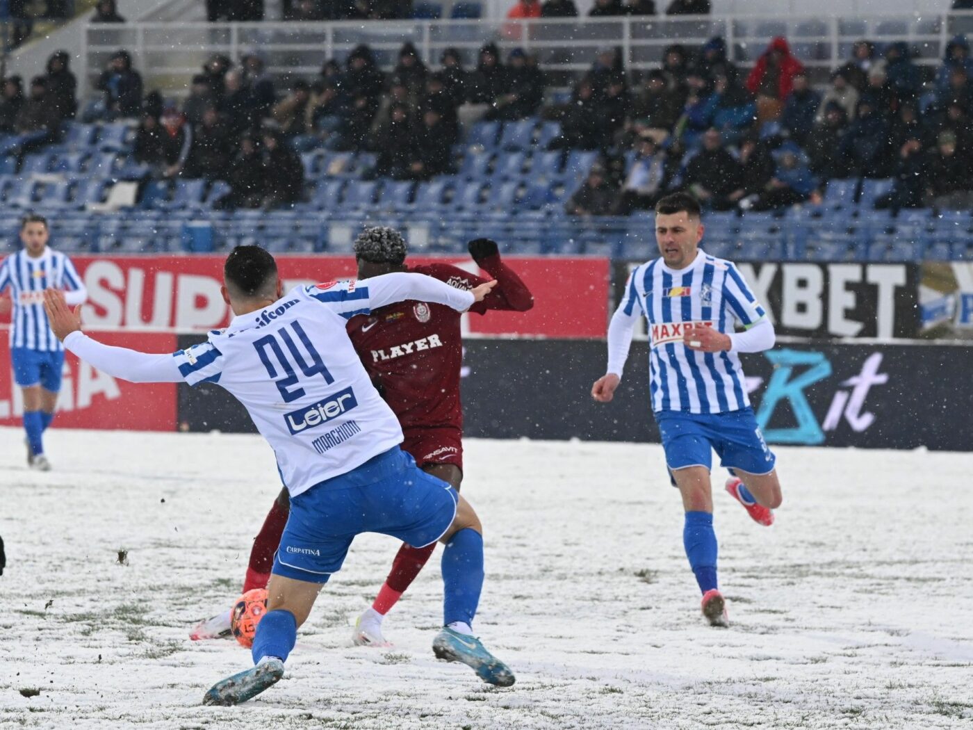 CFR Cluj a obținut doar o remiză cu Poli Iași, deși trupa lui Dan Petrescu a condus încă din start și a jucat mai mult de o oră în superioritate numerică