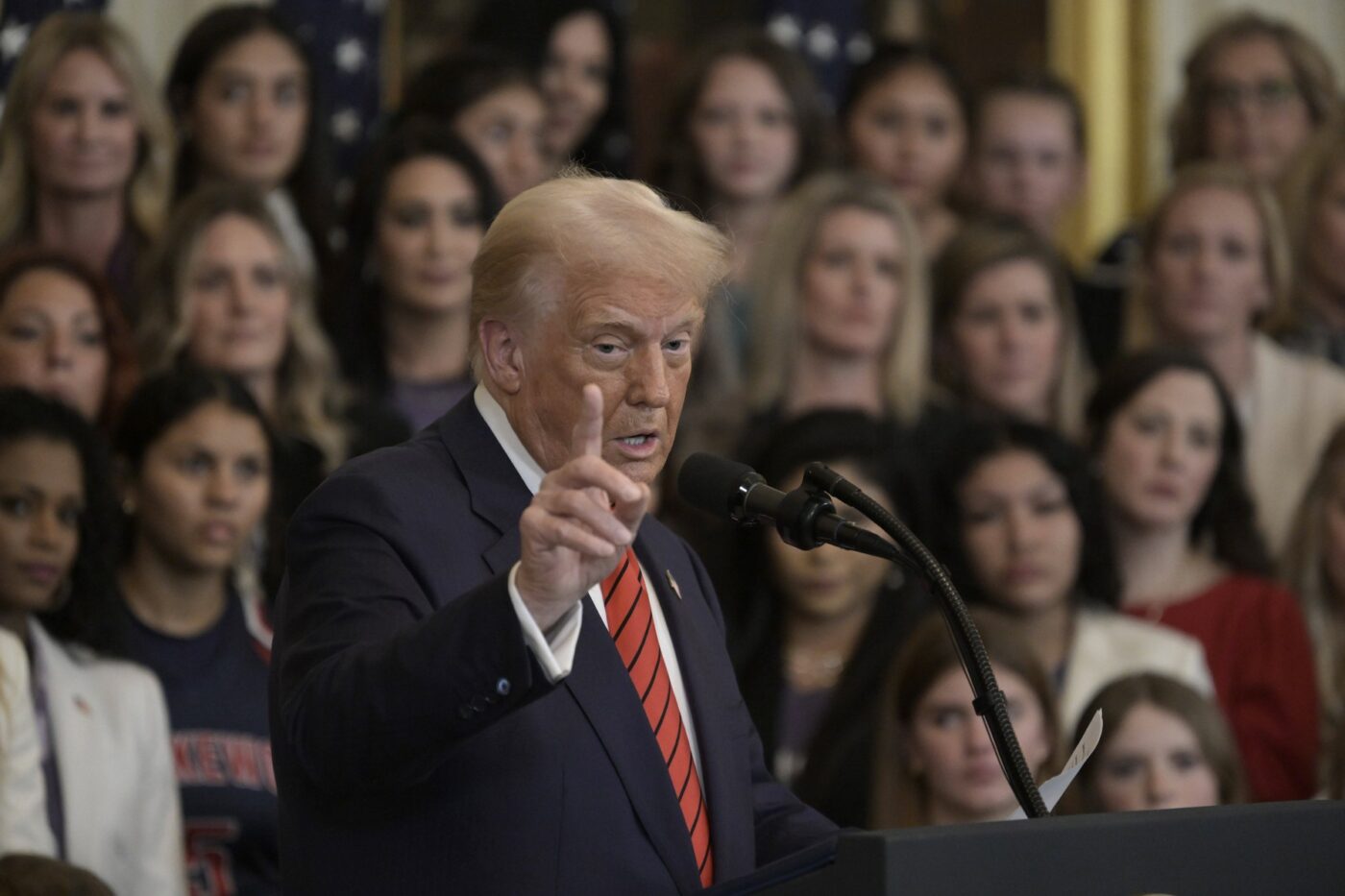 Ca pe vremea lui Ceauşescu! Ce mesaj au înlăturat organizatorii Super Bowl pentru că Donald Trump şi-a anunțat prezența: „Laşi nenorociți”