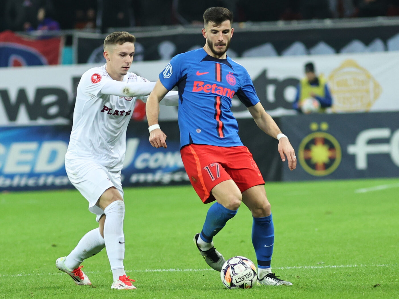 Ce n-ai văzut la TV în meciul FCSB – CFR Cluj 1-1, derby-ul etapei din Superliga. Cum va reacționa Neluțu Varga? Gestul incredibil făcut de Louis Munteanu după golul lui David Miculescu. Ce a făcut după eliminarea lui Florin Tănase. SPECIAL