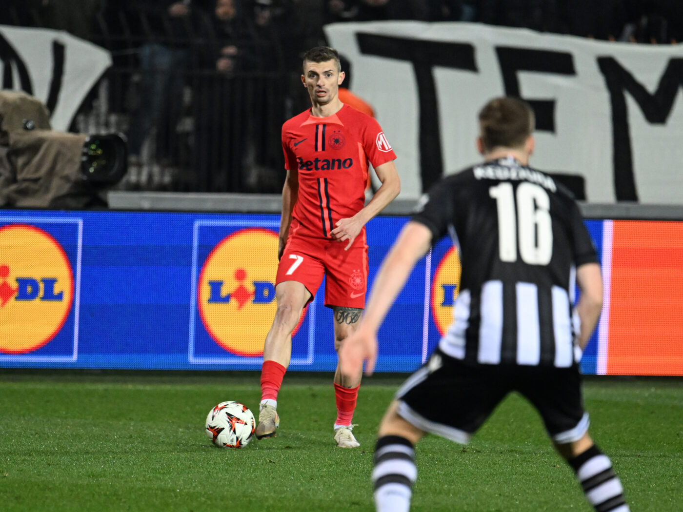 Ce s-a întâmplat în vestiarul FCSB la pauza meciului cu PAOK