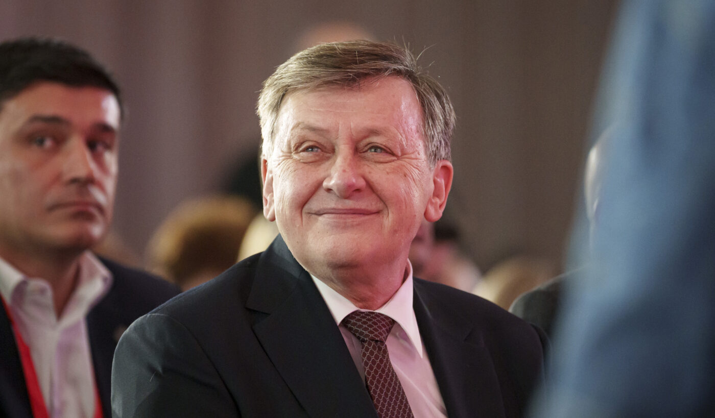 Cea mai dură reacție împotriva lui Crin Antonescu. Milionarul Adrian Porumboiu nu s-a putut abține: ce cuvânt a folosit pentru a-l descrie