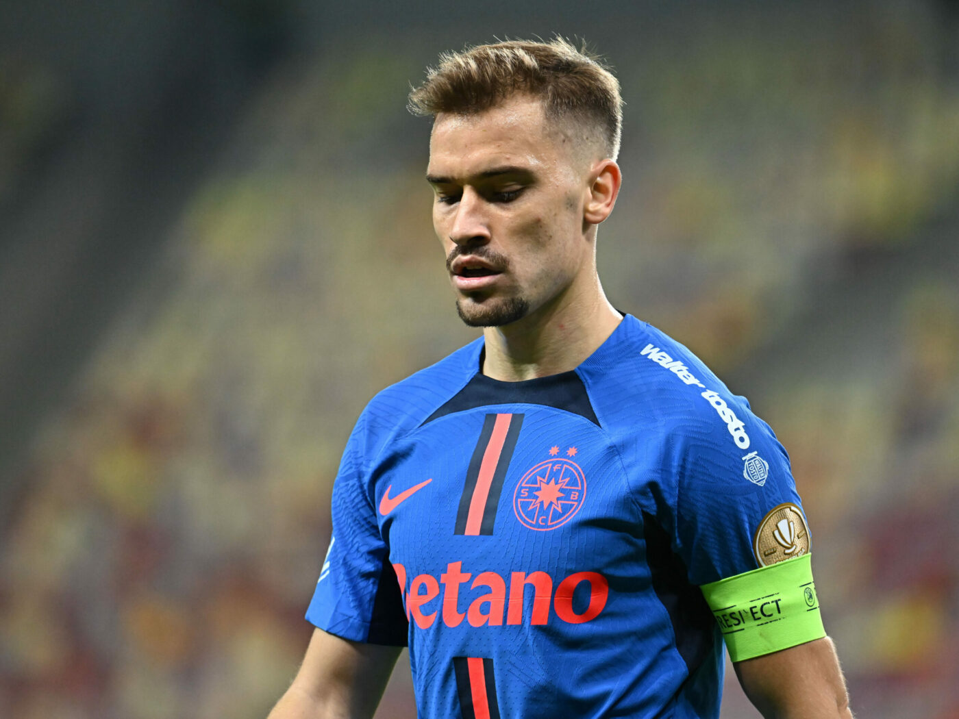 Cel mai mare absent de pe teren n-a rezistat să vadă FCSB – PAOK la TV. Cu cine a venit Darius Olaru la Arena Națională