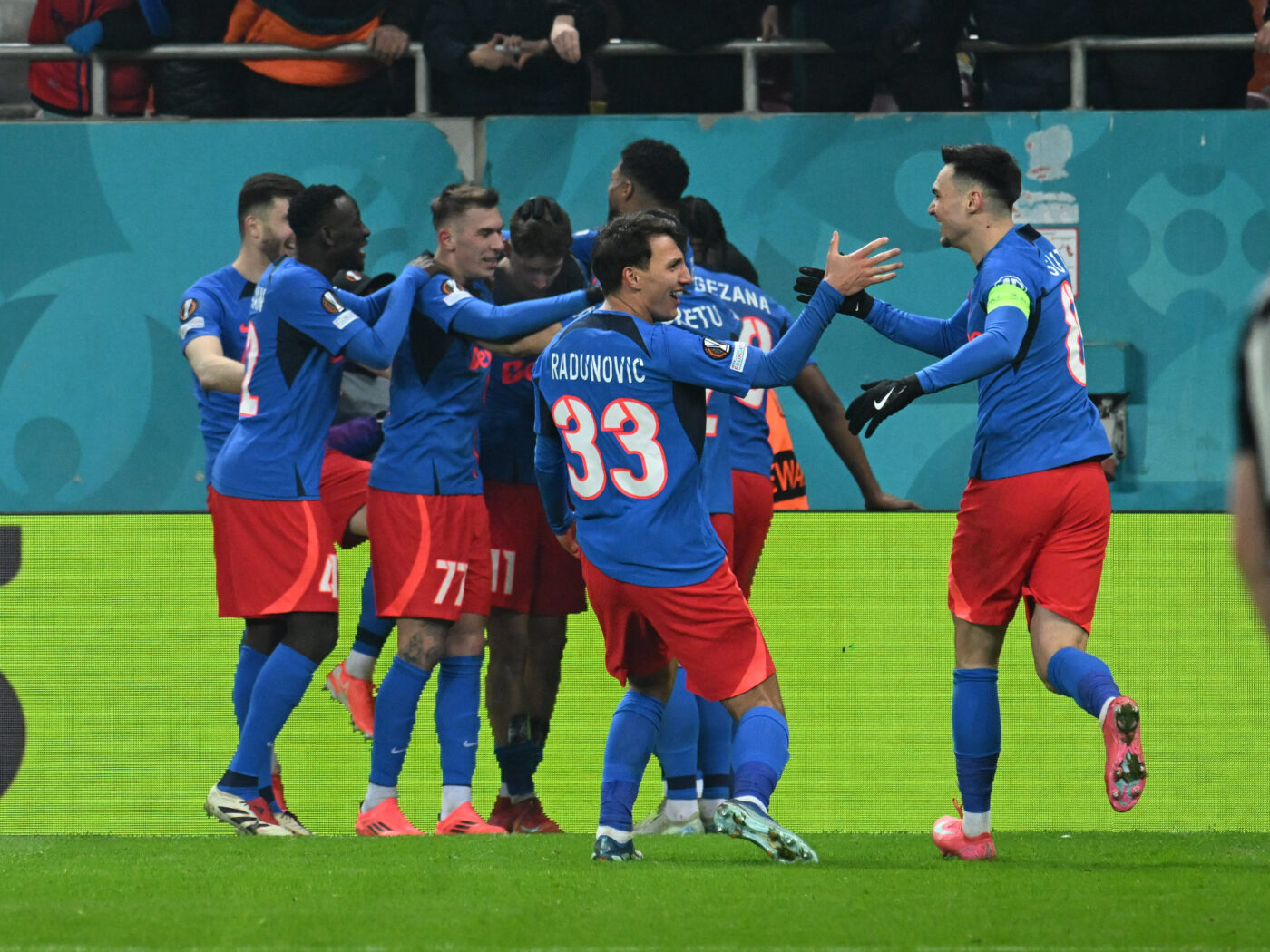 Cifrele nu mint, iar FCSB – PAOK a scris istorie pentru UEFA. E în TOP 3 meciuri din acest sezon Europa League