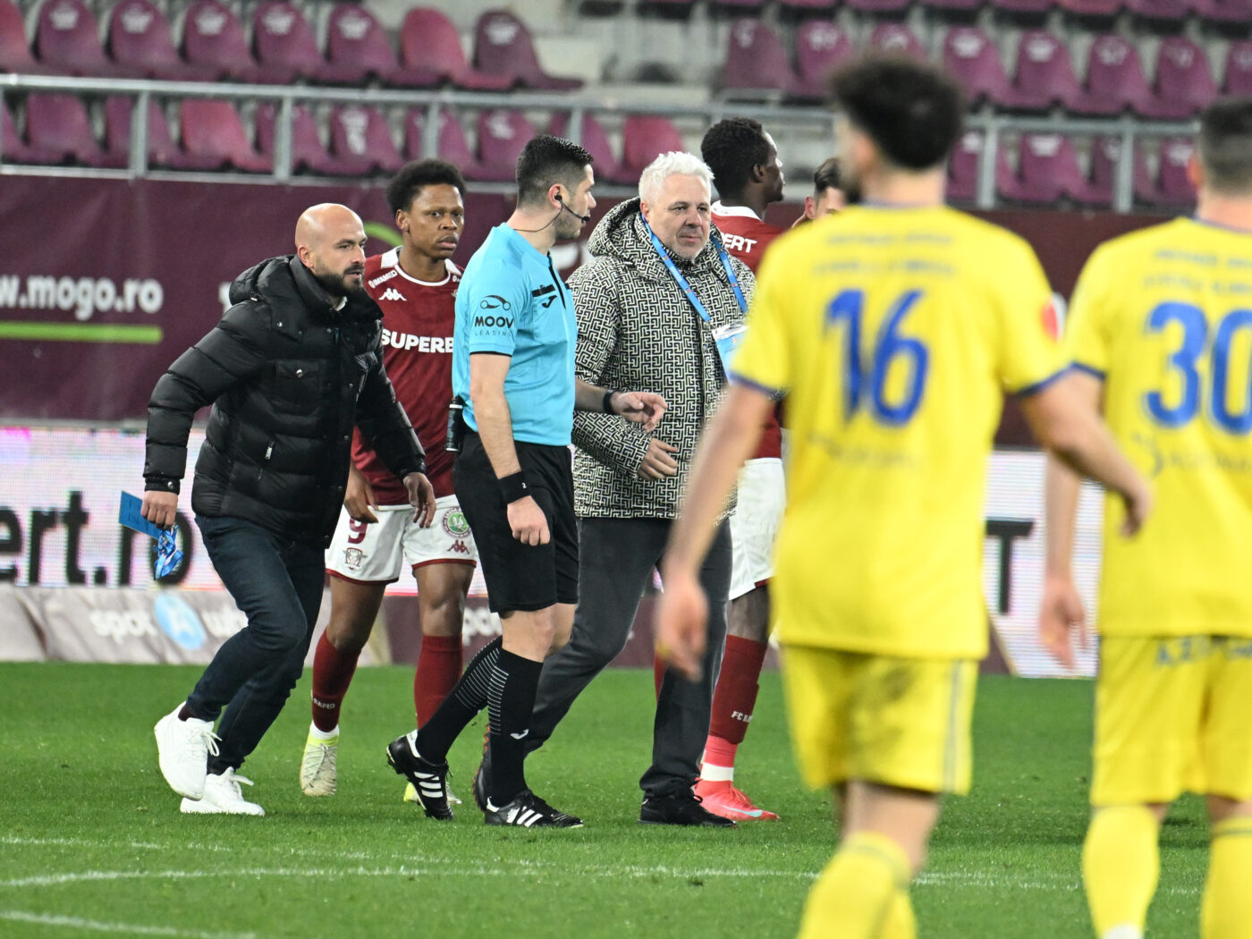 Clinton N’Jie pleacă de la Rapid! Marius Şumudică a făcut anunțul oficial: „Nu i-am găsit cipul”