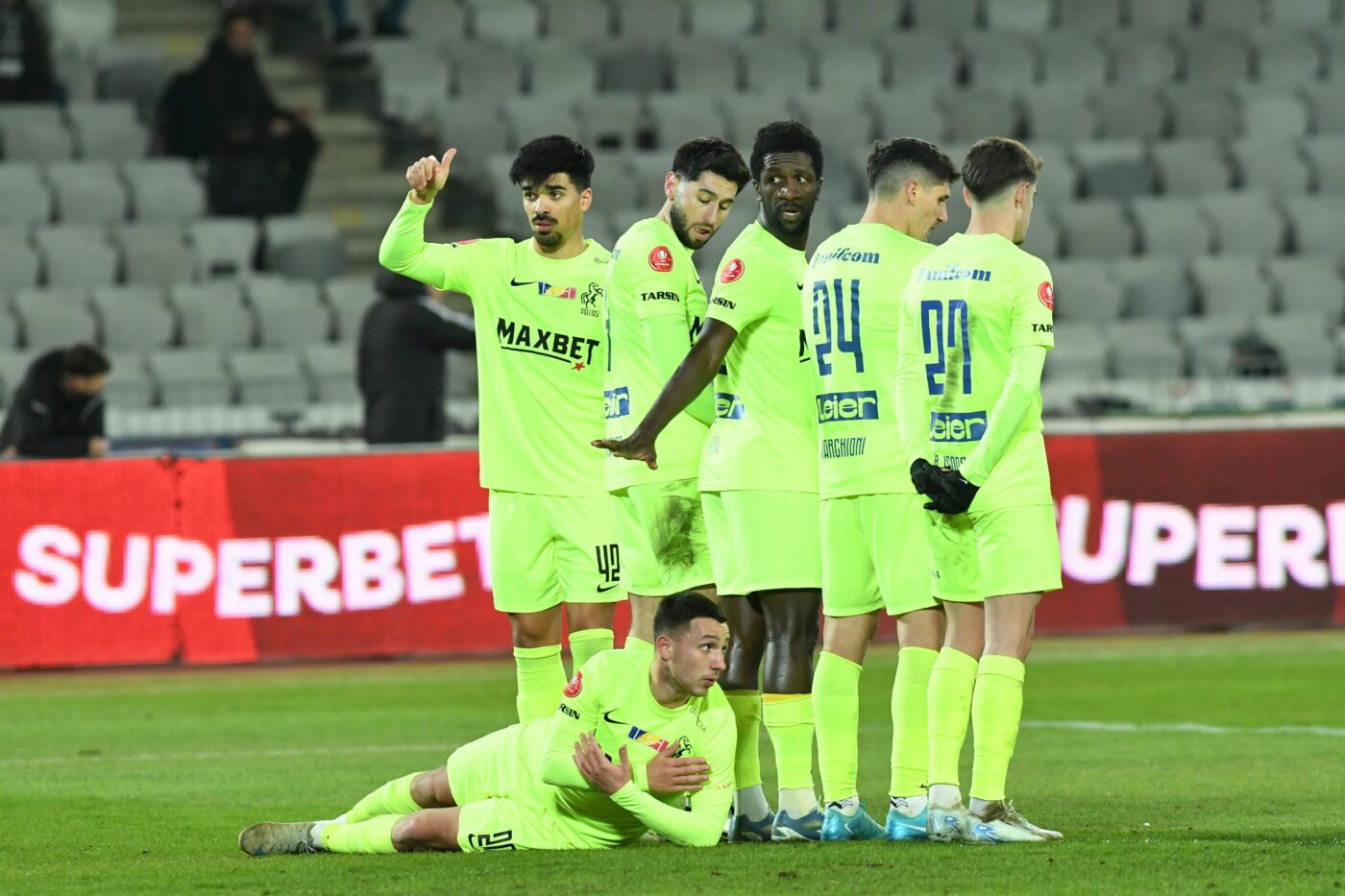 Clubul din Superliga s-a despărțit de trei noi jucători în ultima zi de mercato. Unul dintre ei ajunge în Liga 2. EXCLUSIV