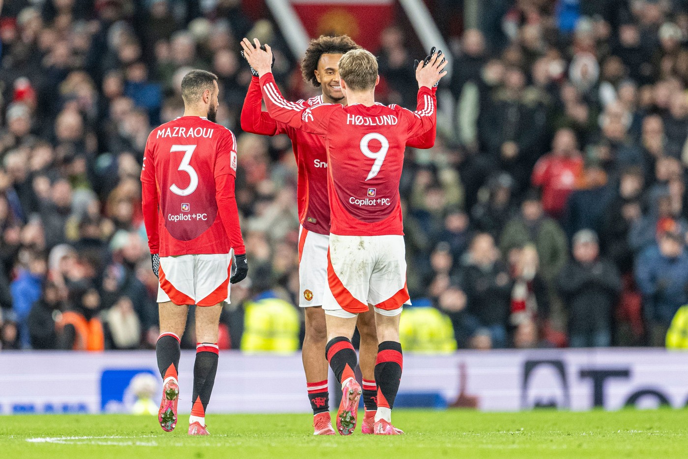 Concedieri masive la clubul alb-roşu. Adversara FCSB din Europa dă afară 200 de oameni