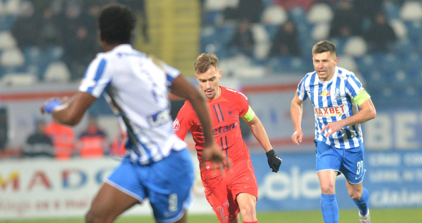 Conflict între antrenor și căpitan la un club din Superligă! Reacția fotbalistului: „E clar că între noi e o ruptură. Am avut o discuție, mi-am spus nemulțumirea și am plecat”. A cerut rezilierea contractului. EXCLUSIV