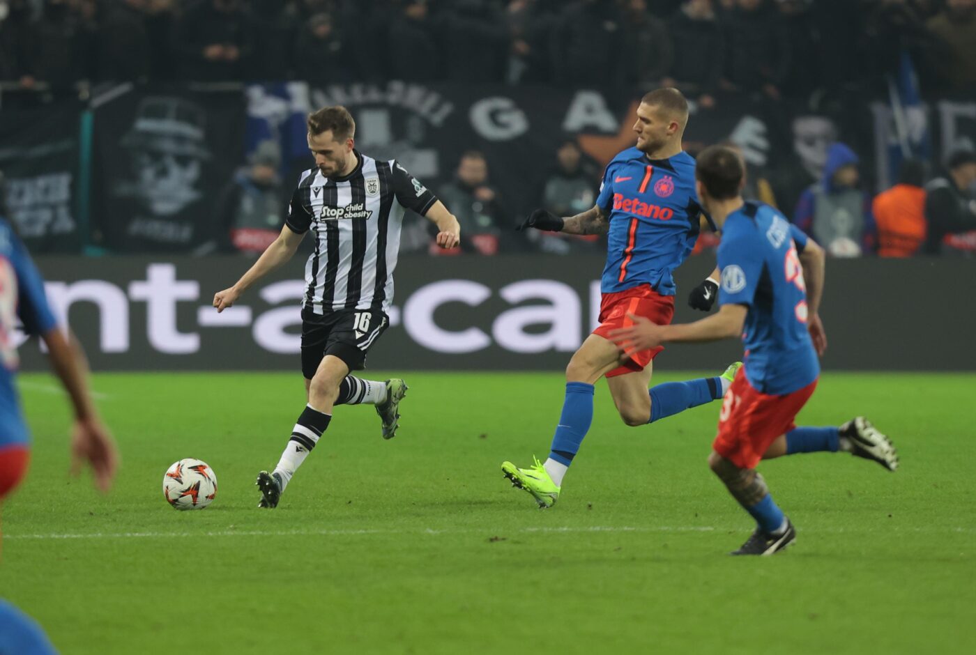 Daniel Bîrligea, out de la FCSB, după numai 45 de minute cu PAOK! Gigi Becali a luat decizia și și-a băgat favoritul la pauză, forțat de situație