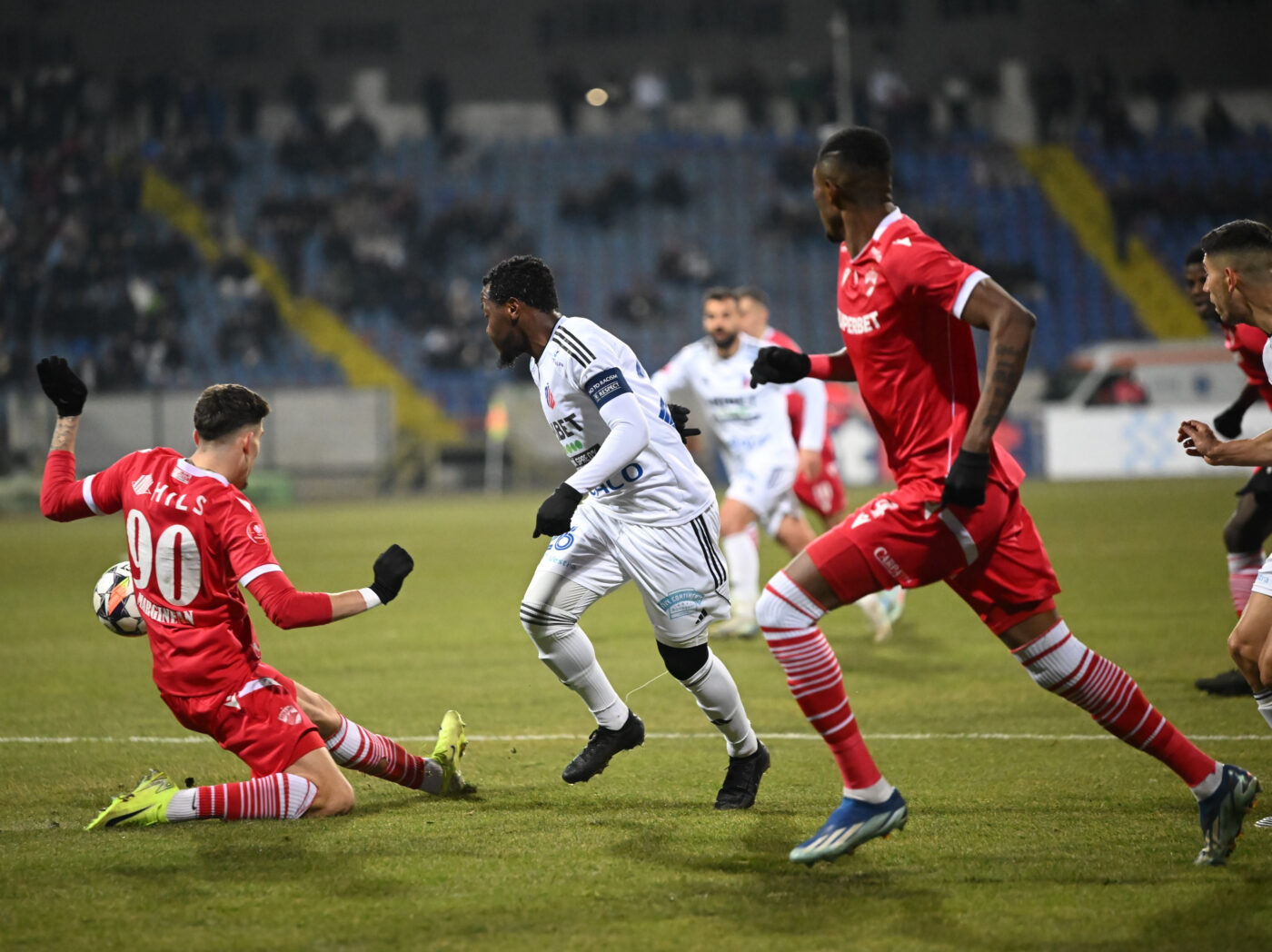 FC Botoșani – Dinamo București 1-1, în etapa 26 din Superliga. „Câinii” urcă pe primul loc în Superliga