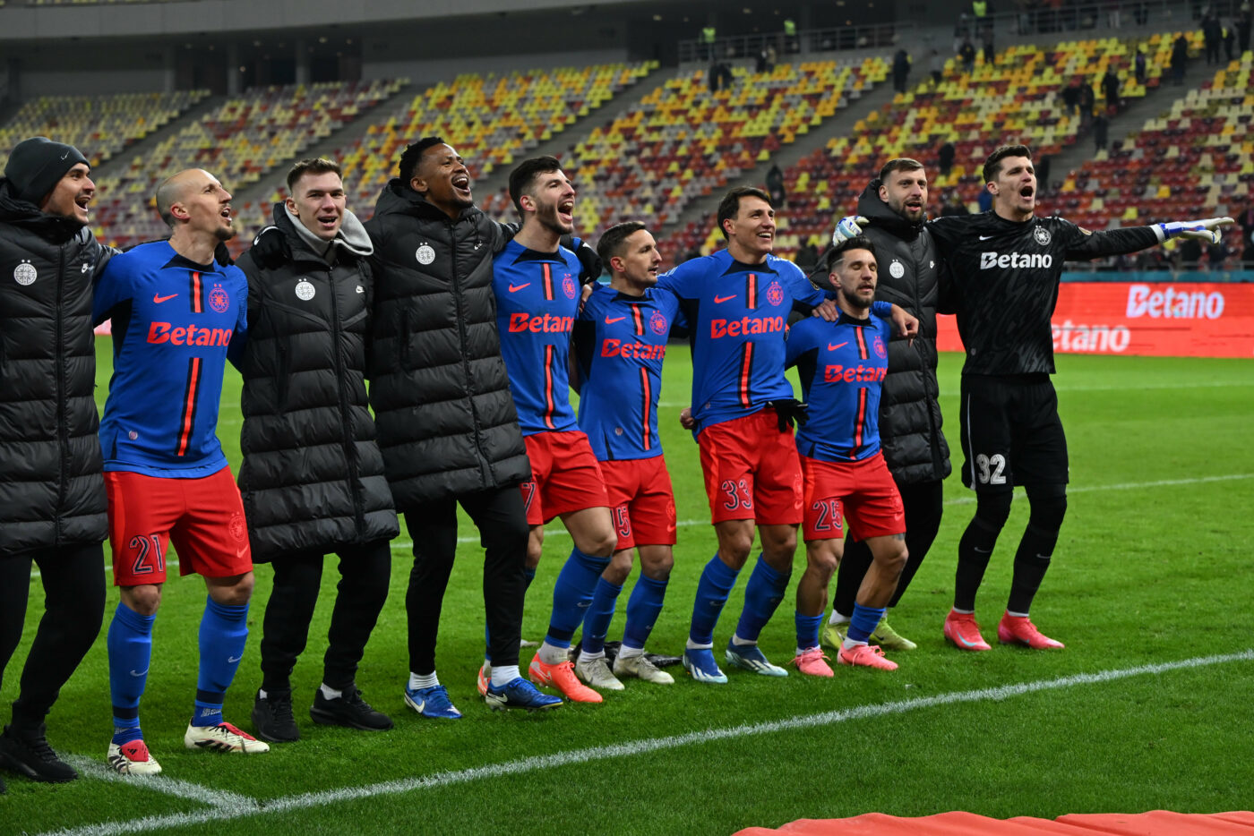 FCSB spulberă concurența: doi fundași și un atacant pentru încă un titlu în Superliga! Numele jucătorilor care intră de azi în „vestiarul” celor mai buni din Superliga. SPECIAL