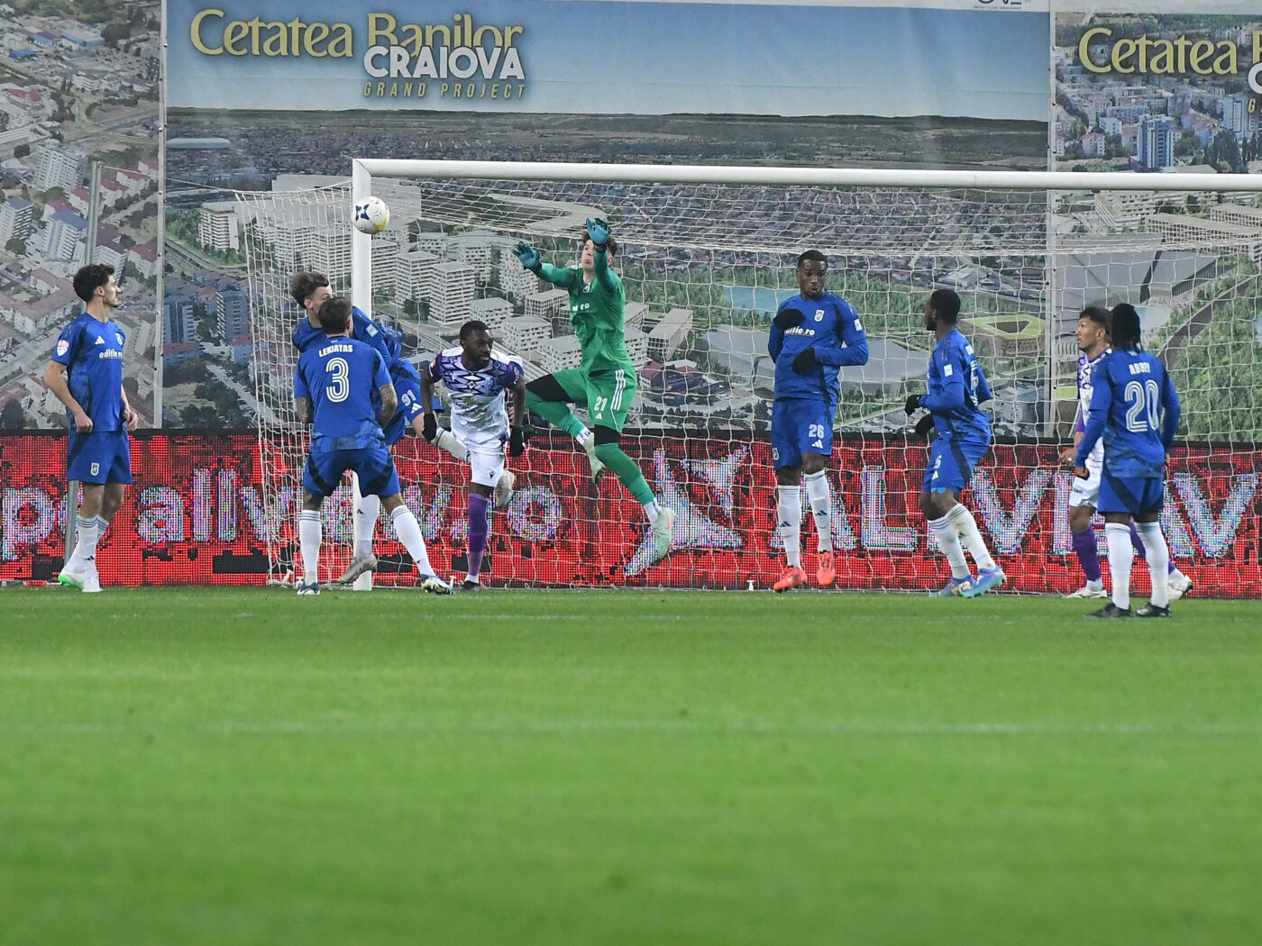 Jucătorul de la FCU Craiova care mai dă 1 la sută șanse la play-off-ul Ligii 2 echipei sale: ”Acum plătim nota!” S-a simțit ca un boxer la înfrângerea cu CFC Argeș: ”A fost ca un KO!”