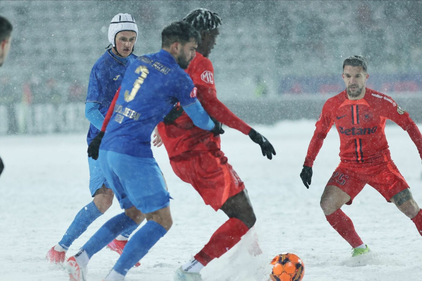 Gabi Balint s-a convins după o singură repriză jucată de Gele pentru FCSB, pe un teren aproape impracticabil