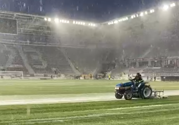 Giuleștenii au tras din greu și „au topit” zăpada de pe stadion! Cum arată terenul cu puțin timp înainte de startul meciului cu FC Botoșani
