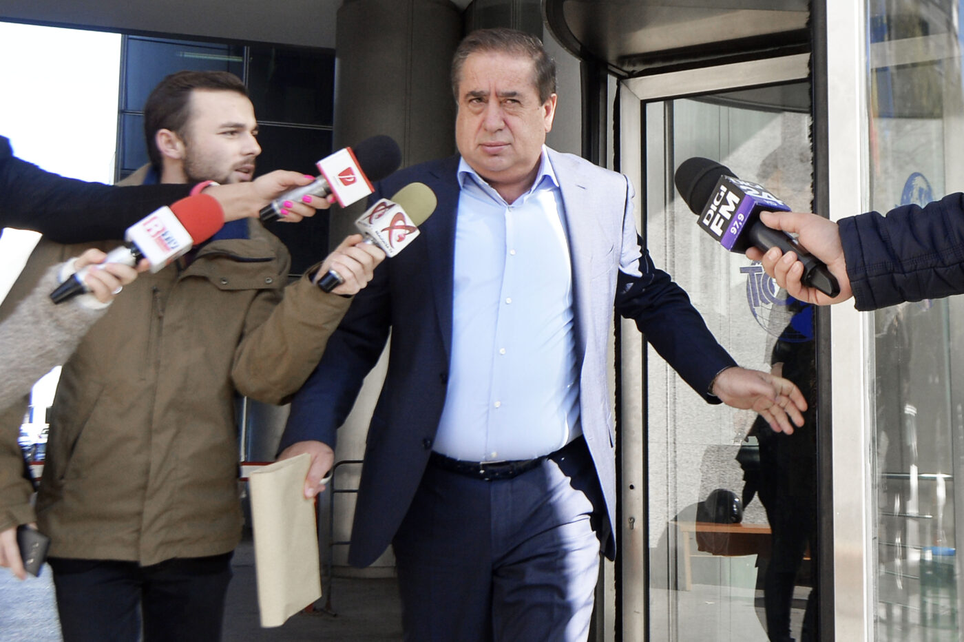 I-a propus lui Ioan Niculae să-l scape de un dosar greu, dacă îi dă 800.000 de euro. Acum, a venit decizia instanței în procesul împotriva falsului procuror, care a vrut să-l escrocheze pe fostul patron din fotbalul românesc