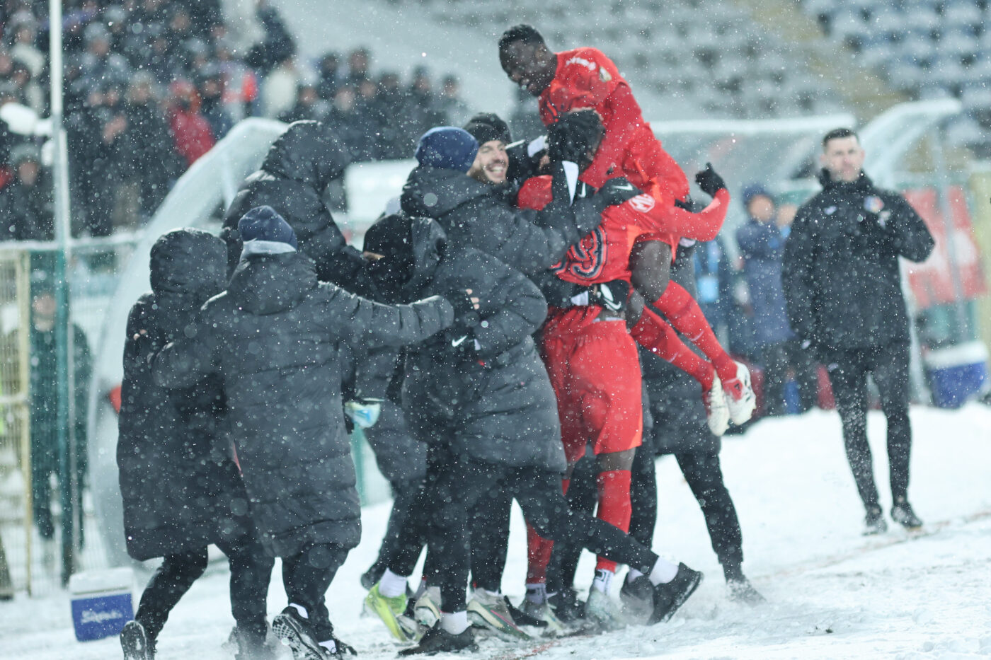 Iarna e cu noi: la ce temperatură se joacă FCSB – PAOK și cât va ninge până la ora partidei din Europa League! „Va fi un șoc în mod clar pentru greci”. EXCLUSIV