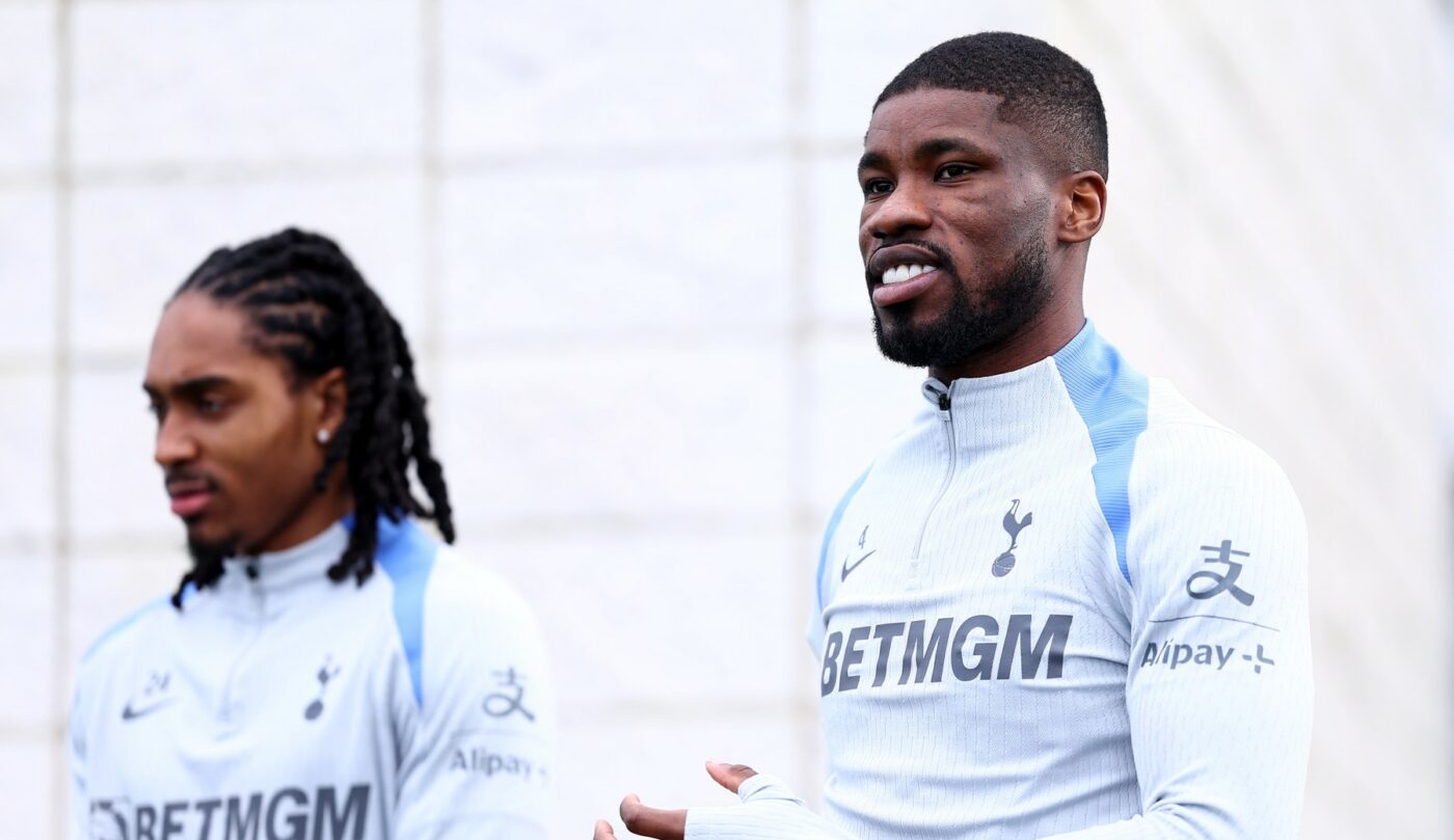 Încă un caz Radu Drăguşin la Tottenham? Ce se întâmplă cu fundaşul transferat pentru 25.000.000 de euro, după revenirea „monştrilor” Micky van de Ven şi Cristian Romero