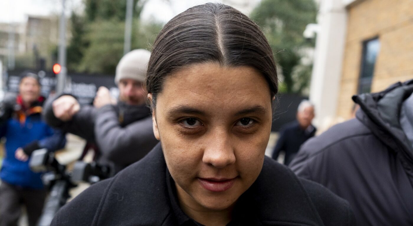 Jucătoarea care i-a umilit verbal pe polițiști sub ochii iubite sale a ajuns la tribunal. Cum l-a jignit și pe taximetristul de la care a pornit scandalul