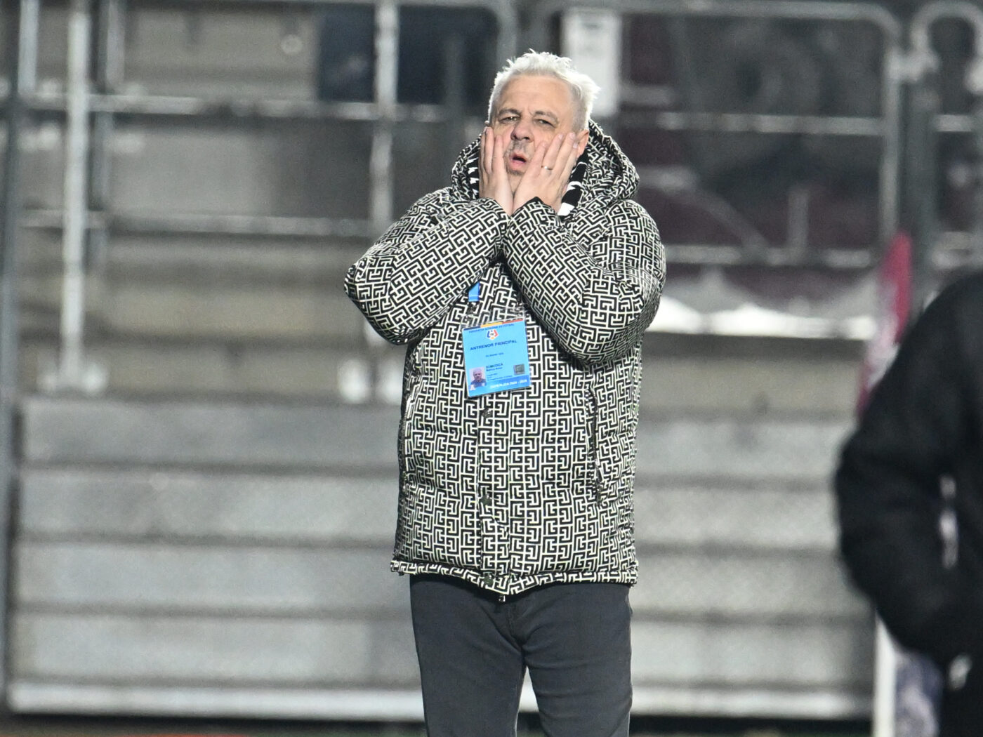 Marius Şumudică, show total după Oțelul – Rapid 1-1: „Nu știm să jucăm murdar! Mi-am luat geacă nouă, cu blăniță”