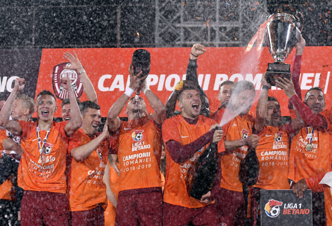 Moment special la UTA – CFR Cluj! Un cvintuplu campion al României va da lovitura de start