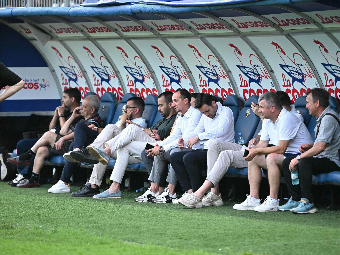 „Suntem ca cireșarii. 1200 de kilometri într-o săptămână”. Nemulțumirea oficialilor Petrolului, înaintea meciului cu FCSB. EXCLUSIV