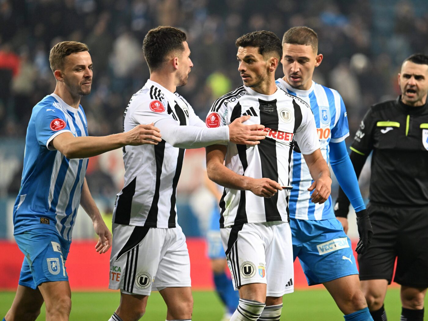 Nicuşor Bancu acuză arbitrajul la Universitatea Craiova – U Cluj 1-0: „Trebuie să jucăm, chiar și împotriva celor de la VAR”