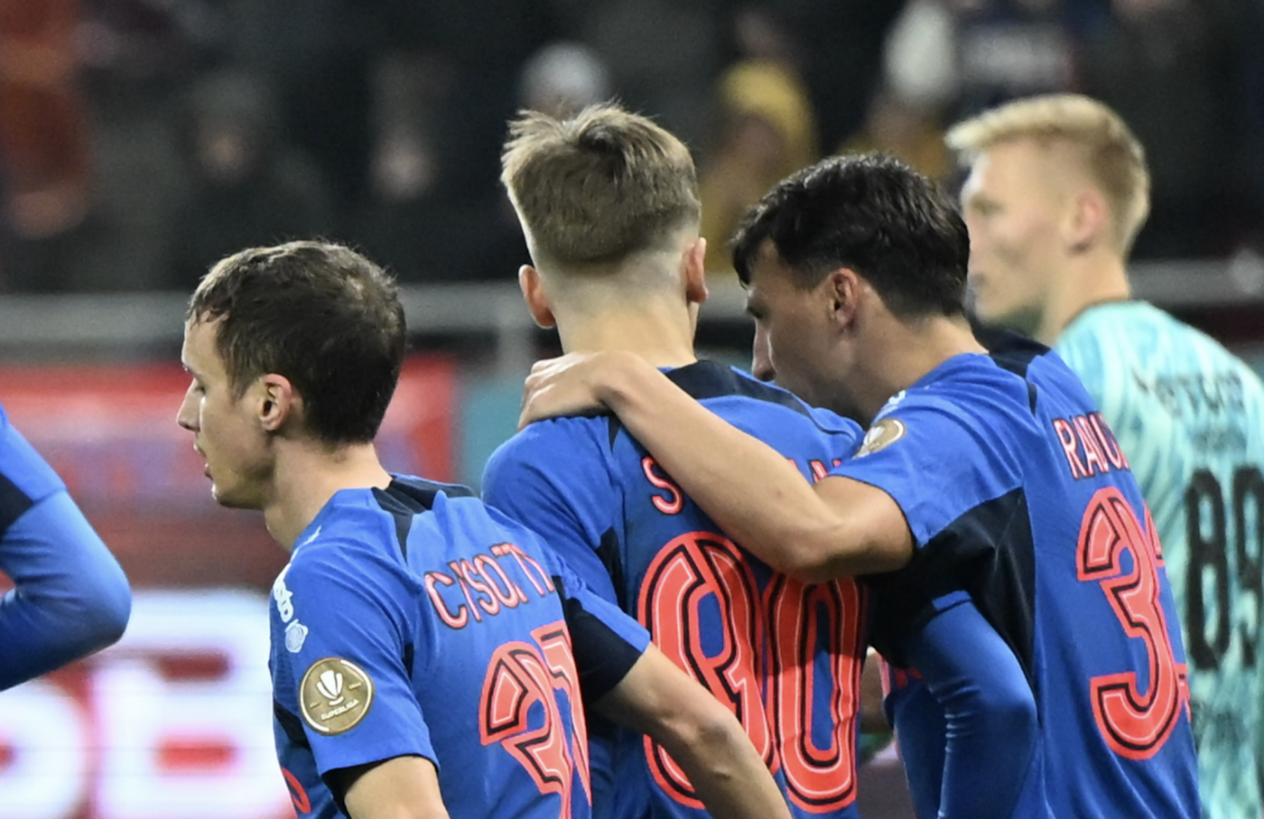Noul idol de la FCSB. La doar 17 ani, a fost asaltat de fani
