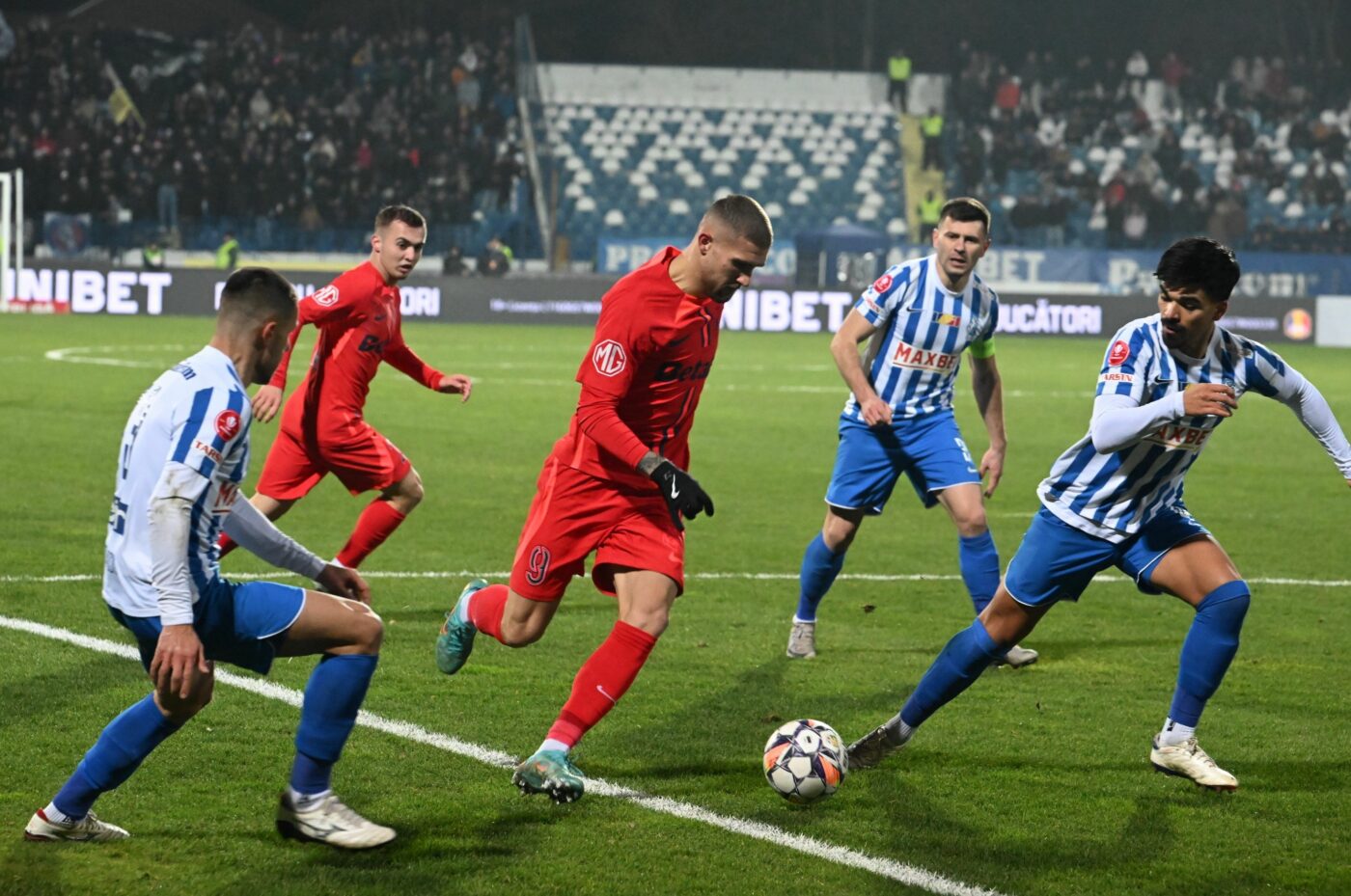 O echipă din Superliga a renunțat la un jucător chiar înaintea meciului